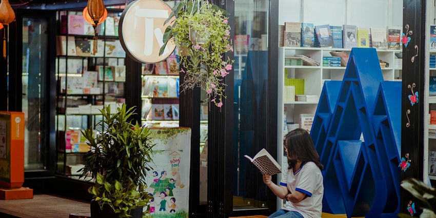 Visit a cosy late-night bookstore with warm lighting - things to do in Buenos Aires at night.