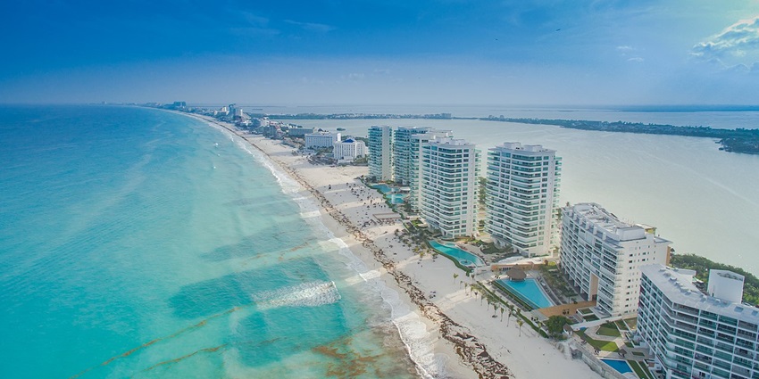 A paradise with sandy beaches, turquoise waters, among the honeymoon places in Mexico.