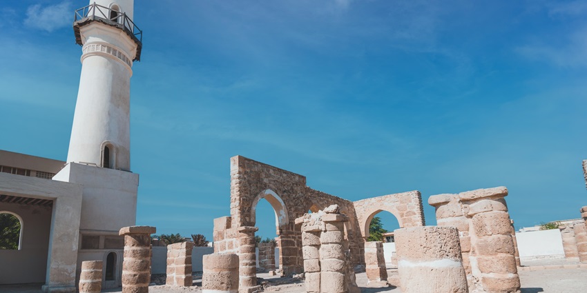 Historic Al-Khamis Mosque, one of Bahrain’s oldest, showcasing early Islamic architecture.