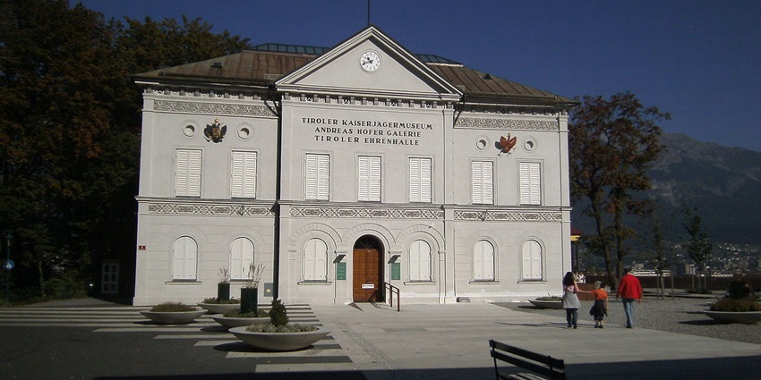 Panoramic painting of the 1809 Tyrolean Rebellion inside the Tirol Panorama, with visitors observing the 360° cyclorama.
