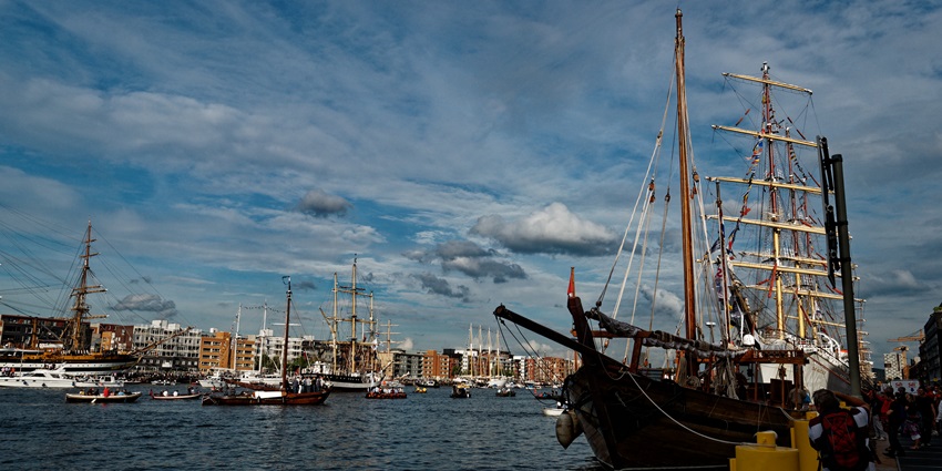 Image of a dhow cruise docking on the port in Maputo—Things to do in Maputo