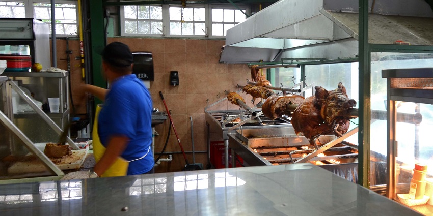 Enjoying the roasted pork in Guavate in Puerto Rico, tasting the flavours of the USA