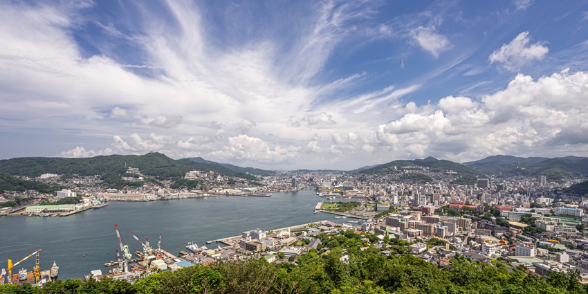 Enjoying night views from Nabekanmuriyama Park is one of the best things to do in Nagasaki