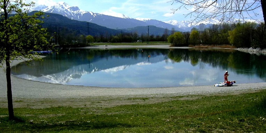 Scenic view of the Baggersee Rossau Lake, one of the things to do in Inssbruck for free.
