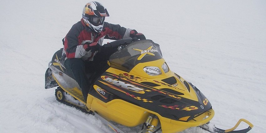One of the best things to do in Svalbard Islands is an adventurous snowmobile safari