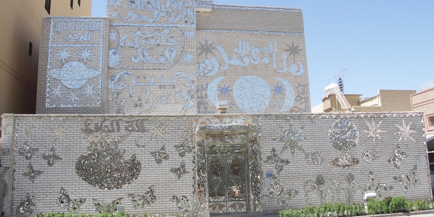 Snapshot of the idyllic mirror house having wall carvings on its exterior