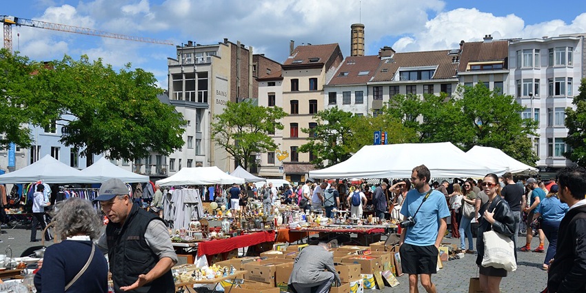Wander through Hafen Flea Market, one of the best things to do in Innsbruck for free.