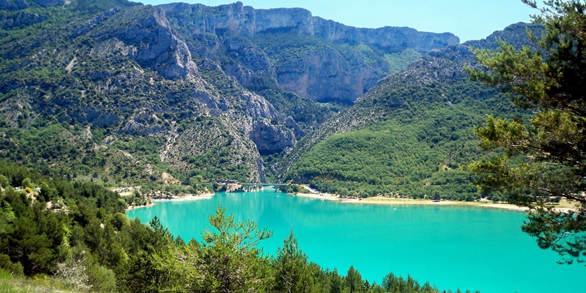 A stunning view of Gorges Du Verdon, featuring majestic peaks and shimmering lakes.