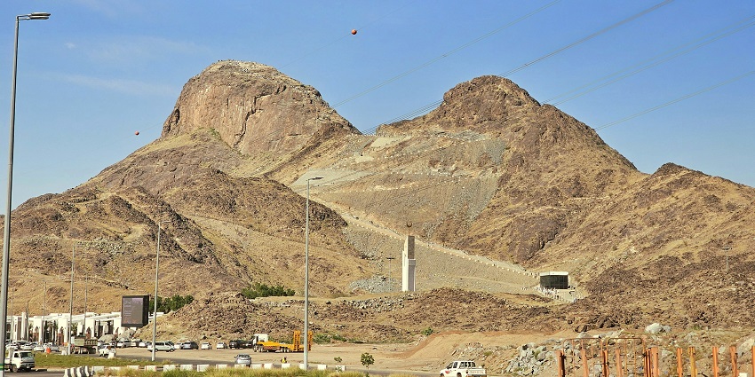 An image showing a view of Jabal Al Nour, a tourist attraction near Thowr Mountain.