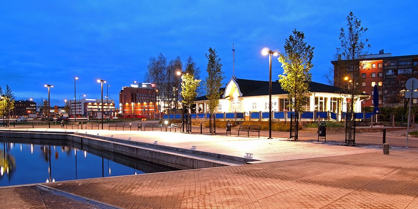 View from the Jyväskylä harbour pier over calm Lake Jyväsjärvi with boats and city skyline