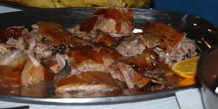 An image of Leitão Assado, a roasted pig among the ideal and famous food in Portugal.