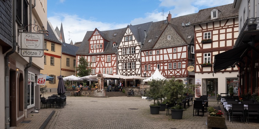Street view of Plötze in Limburg an der Lahn, featuring historic timber-framed houses.