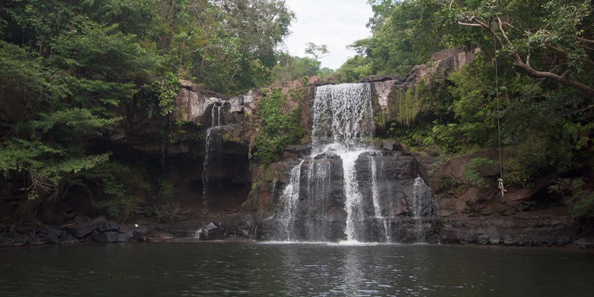 A waterfall depicting heaven on earth with its marvellous natural flow of water amidst the greenery.