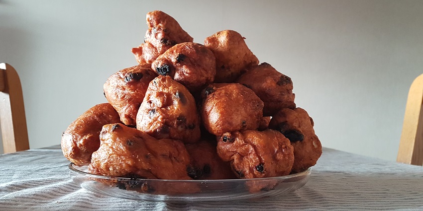An image of Oliebollen, deep-fried dough balls, which are among the foods in the Netherlands.