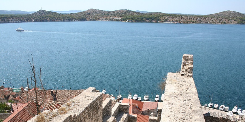 An image showing the city walls of Sibenik, highlighting their historic structure and layout.
