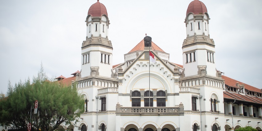 Consider weather, transport, and local customs when planning your adventurous trip to Semarang.