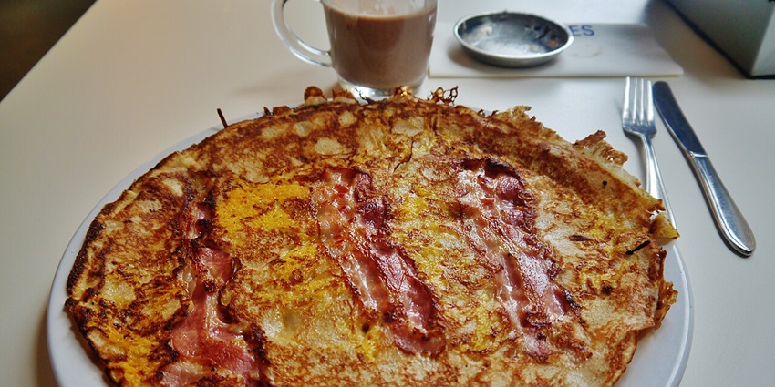 An image of Pannenkoekon, a large pancake and popular food in Netherlands.