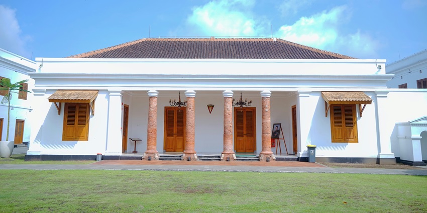 Snapshot of the iconic House of Assembly of Kiribati–Things to do in Kiribati Island