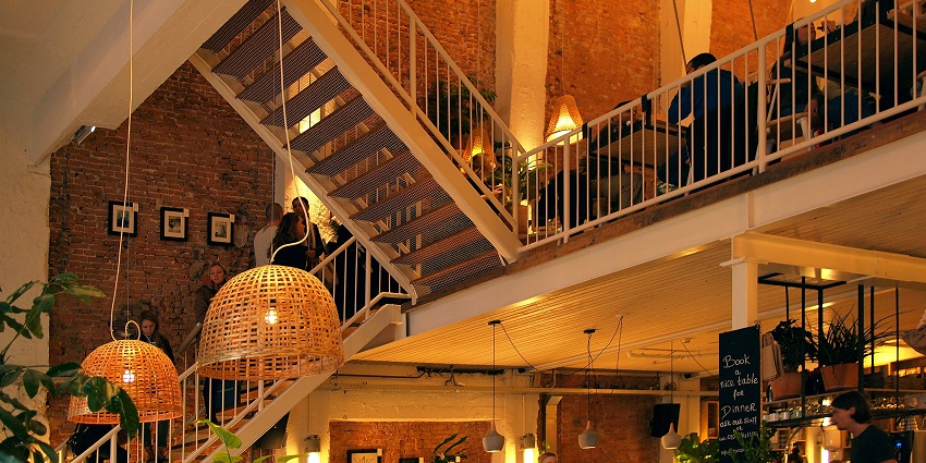Piel de Toro blends local flavours and cocktails, enriching nightlife in Rosario, Argentina.