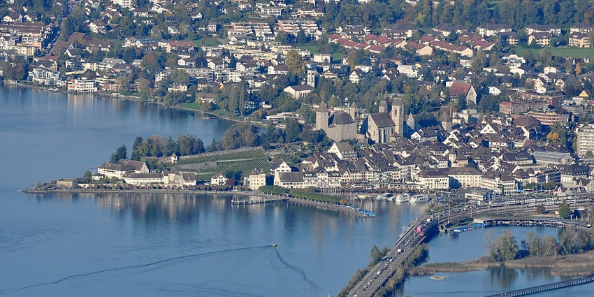 Rapperswil’s rose gardens and lakeside charm make it a peaceful escape near Zurich.