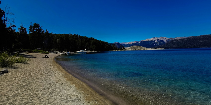 Relax at La Florida Beach, one of the most enjoyable things to do in Rosario, Argentina, during the summer.