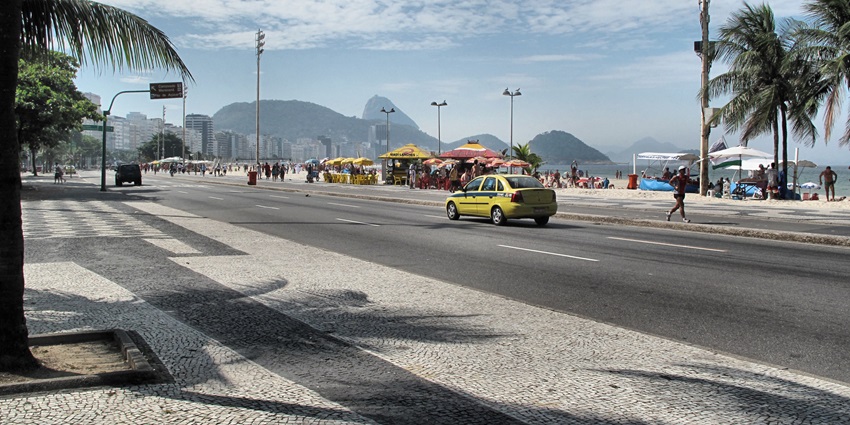 View of Avenida Atlântica with palm trees, wide sidewalks, and ocean on the side