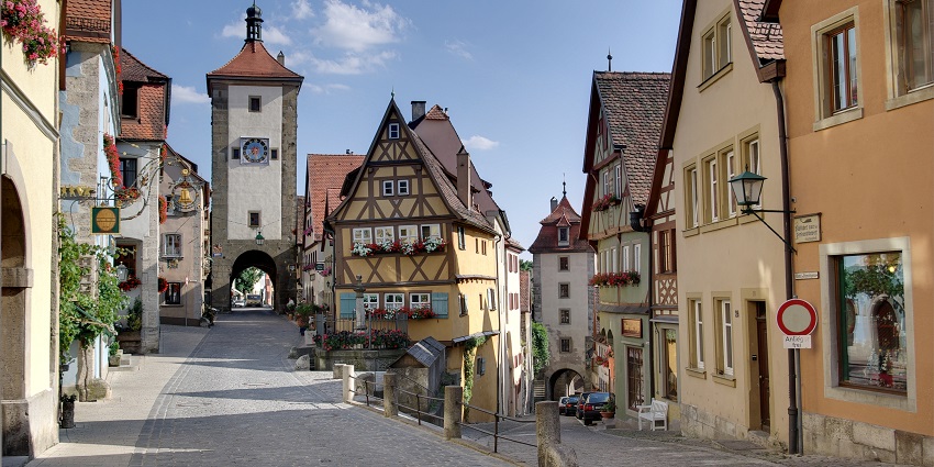 A mesmerising view of Rothenburg featuring Siebers Gate, one of the best places to visit near Munich.