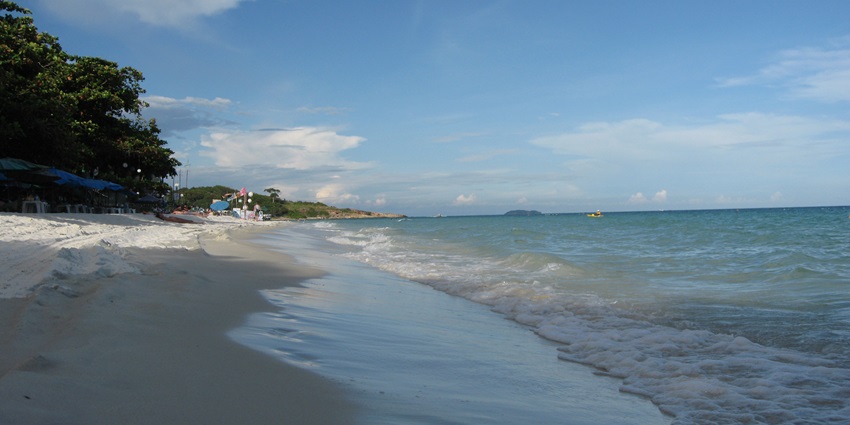 A mesmerising view of Sai Kaew Beach, one of the serene places to visit near Pattaya.