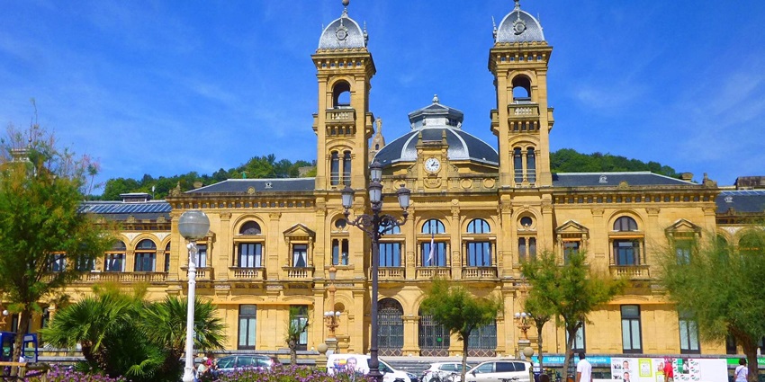 San Sebastian is one of the most lovely places to visit in Spain for honeymoon.