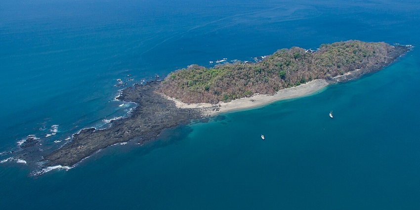Santa Catalina Island, a gem among the top places to visit in Isla de Providencia