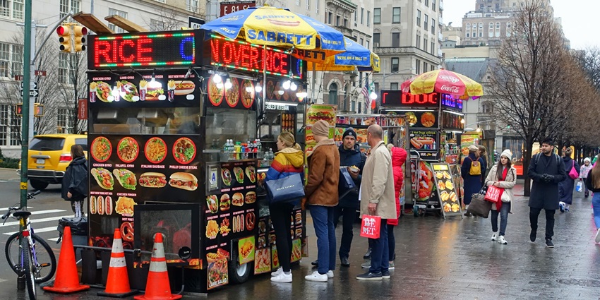 Experiencing New York Cuisine at a food truck, one of the things to do in Manhattan.