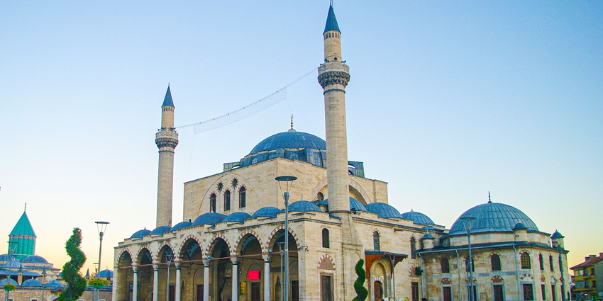 Image of A late evening view of the Selimiye Mosque in Konya, Turkey