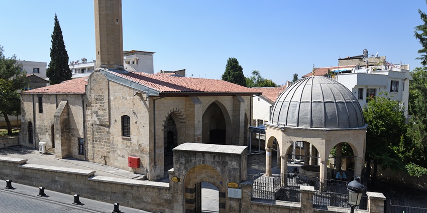 A frontal view of a historical mosque, which is one of the best places to visit in Gaziantep