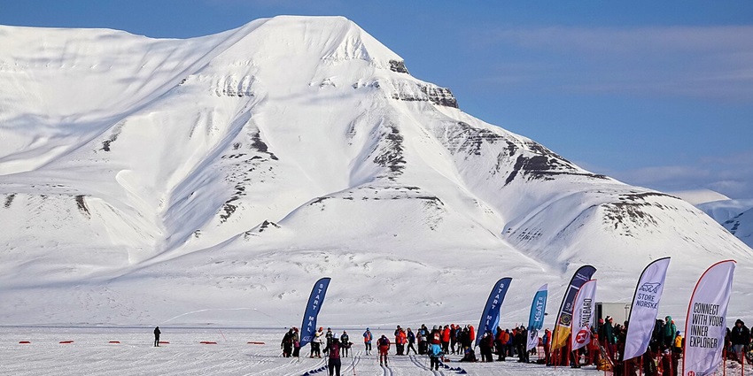One of the best things to do on the Svalbard Islands is participating in a skiing marathon