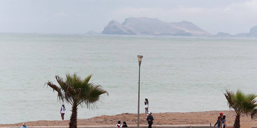 Image of the Playa Costa Verde where waves, cliffs, and city views make it a local favorite