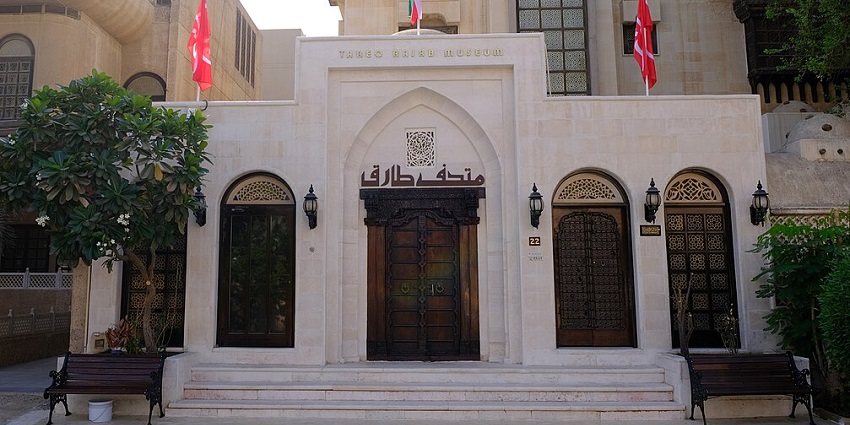 Tareq Rajab Museum is one of the famous places for cultural events and night tours.
