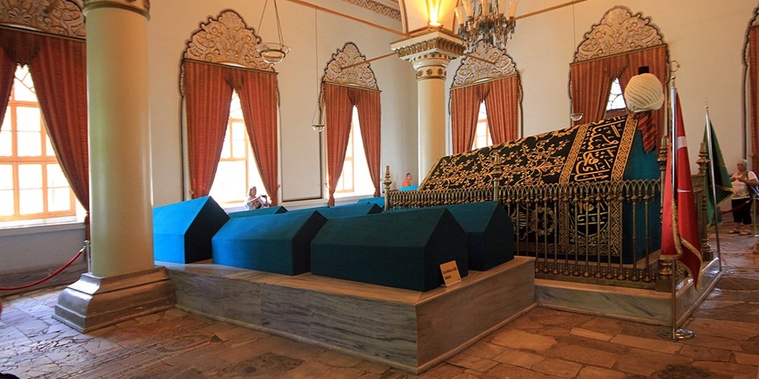 A picture of the iconic twin tombs, resting at a lavishly decorated museum