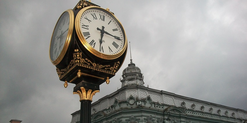 Image of a clock in Europe square in Batumi with multiple restaurant's and cafes