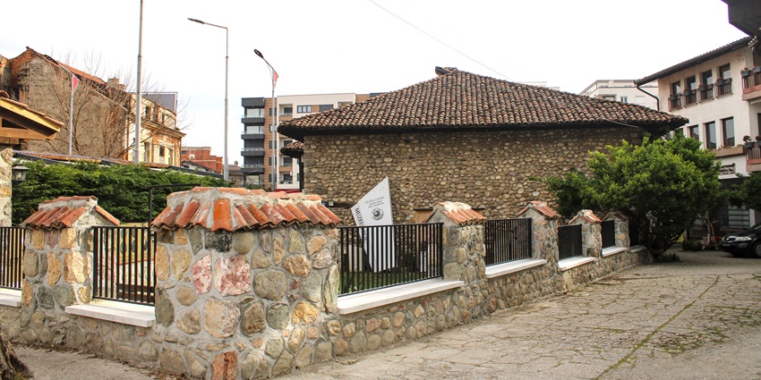 An image of Traditional artifacts displayed in Pejë’s Ethnographic Museum