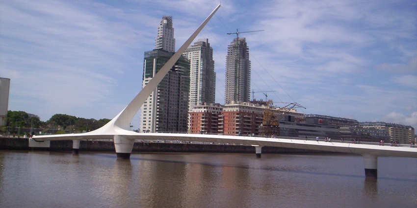 Witness the views of Puente de la Mujer lit up - one of the best things to do in Buenos Aires at night.