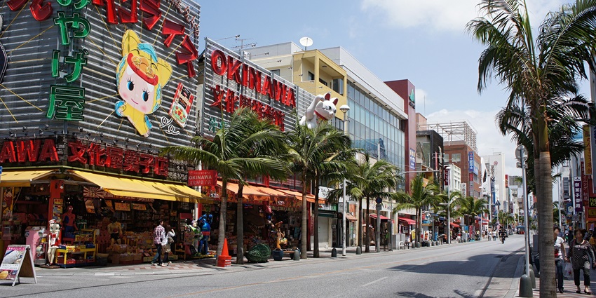 Kokusai Street buzzes with life, street food, souvenirs, and a fun mix of local vibes.