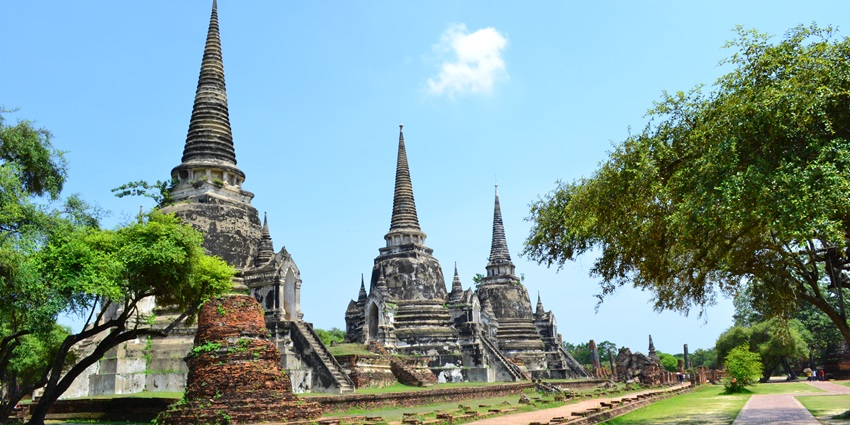 Wat Phra Sri Sanphet is mainly famous for its three large chedis that house the ashes.