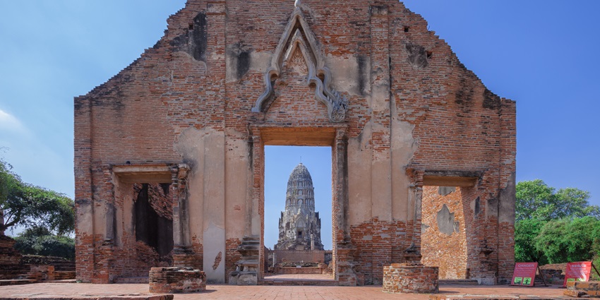 Wat Ratchaburana is another historical temple that is not to be missed.