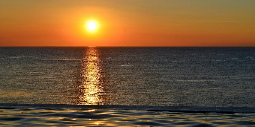 Scenic sunset at El Malecón de Miraflores, a stunning coastal view to end the day right