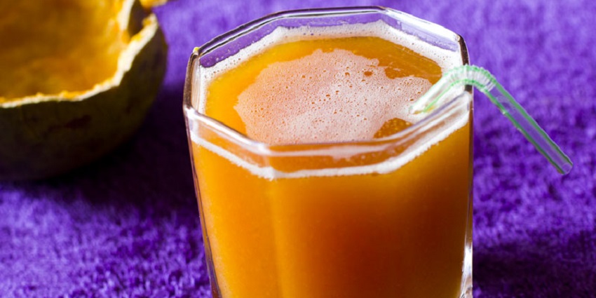 Image of a refreshing glass of famous Sri Lankan food, thick wood apple juice.