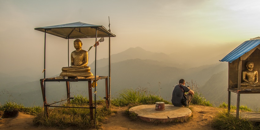 Two Buddha Statues are placed in a region just beneath the peak of Little Adam’s Peak in Ella.