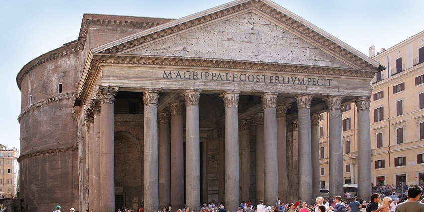 Admire the Pantheon’s dome,one of the most jaw-dropping things to do in Rome in July.