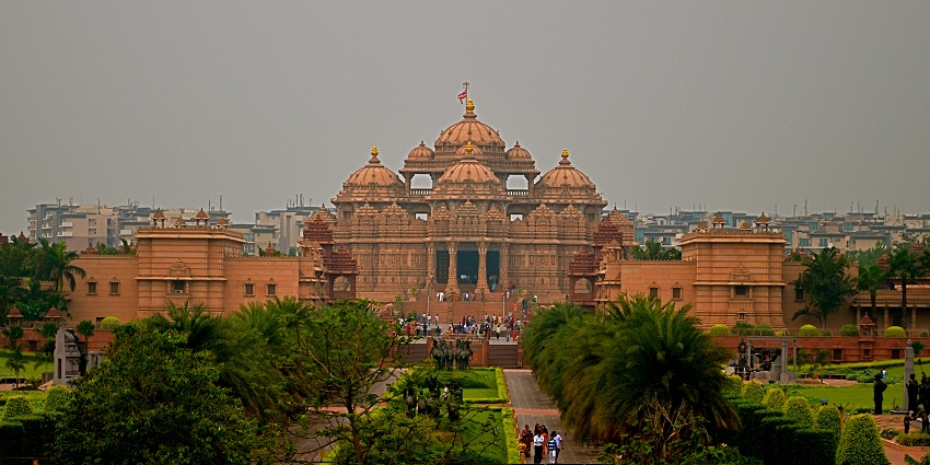 Image of the beautiful Akshardham Temple–A majestic new age Hindu Temple in Delhi