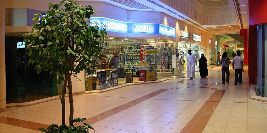A calm shopping area of the Al Aali Mall, one of the great malls in Manama for boutique retail.