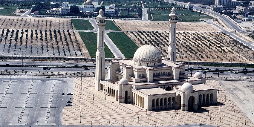 The stunning Al Fateh Grand Mosque at Sunset is one of the best things to do in Manama, Bahrain.